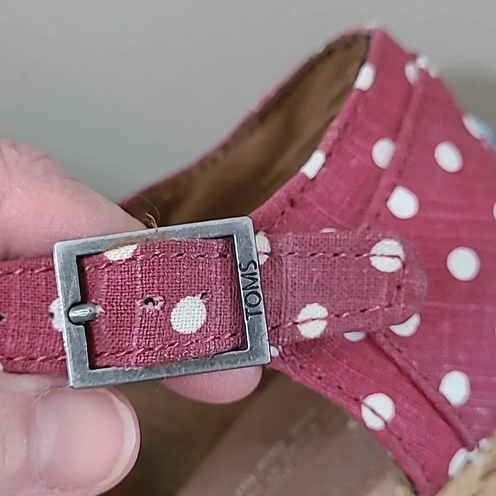 Toms cranberry white